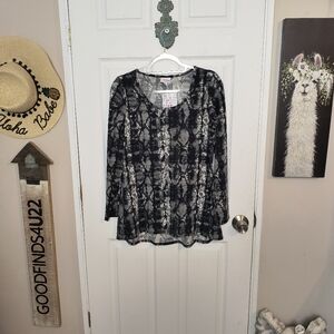 LulaRoe Animal Print Lynnae Medium Long Sleeve Classic M Black